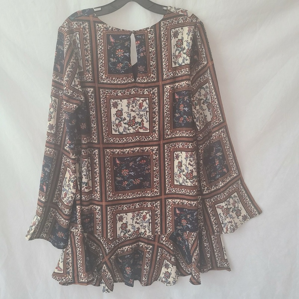 NWOT Lulu's Navy and Cream Lined Pattern Dress w/Bell Sleeves and Ruffle Bottom - Picture 8 of 15